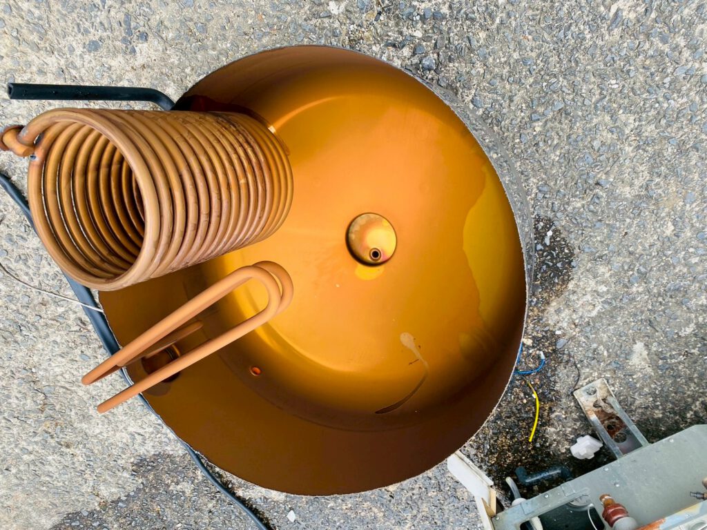 古い温水器の中の写真