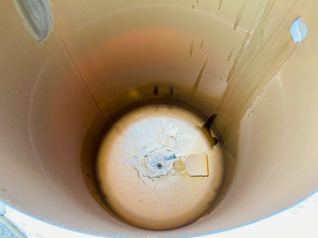 古い温水器の中の写真