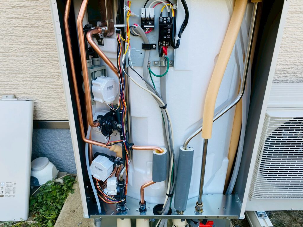 エコキュート工事中写真