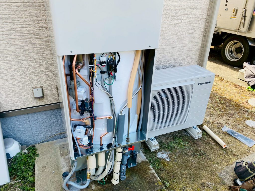 エコキュート工事中写真